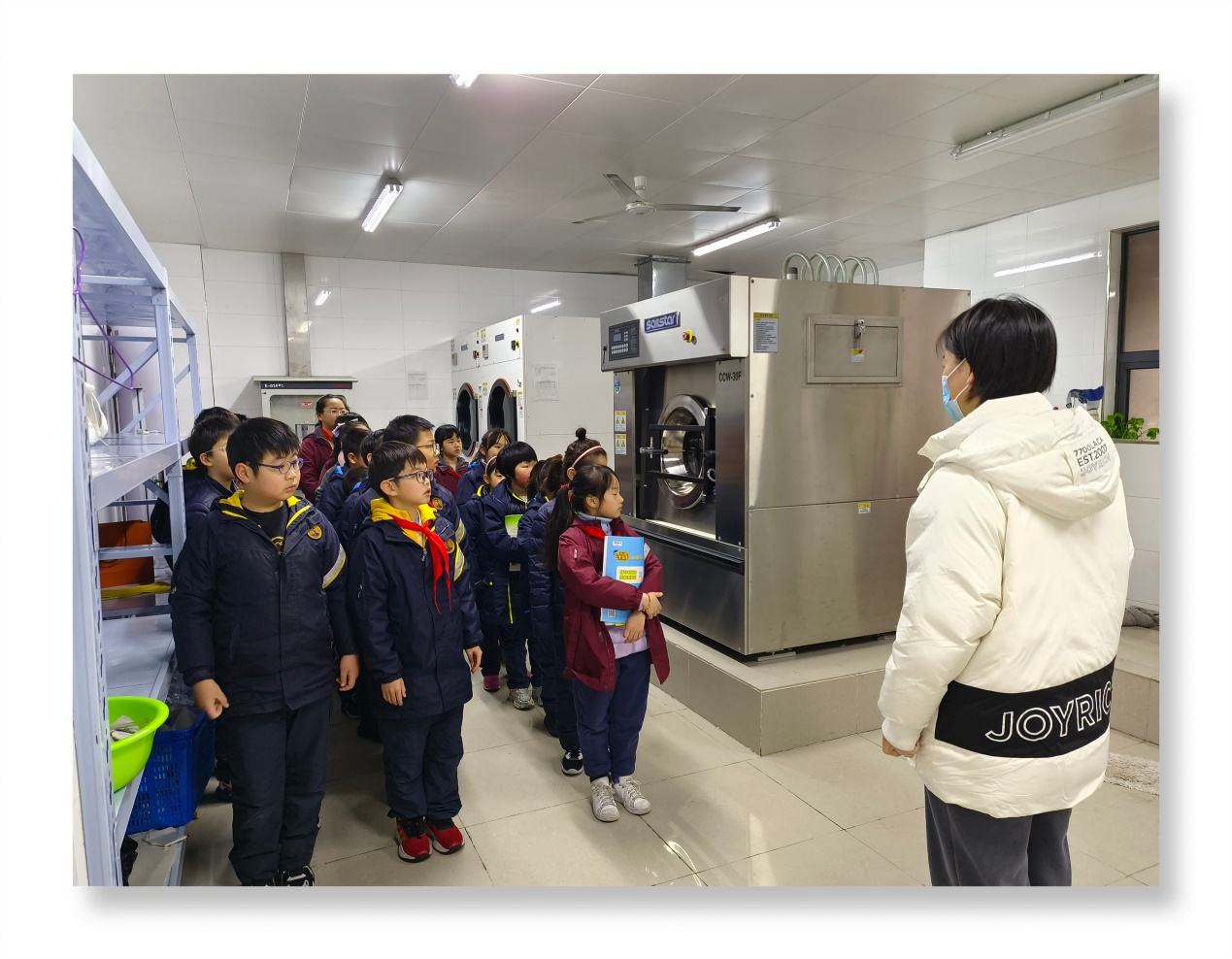 智慧学洗衣，劳动砺心智——小学公寓部“洗衣机的使用”晨会学习活动_html_m31f496af.jpg