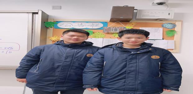 九6班新闻稿 身边的榜样3_html_6e328176.jpg
