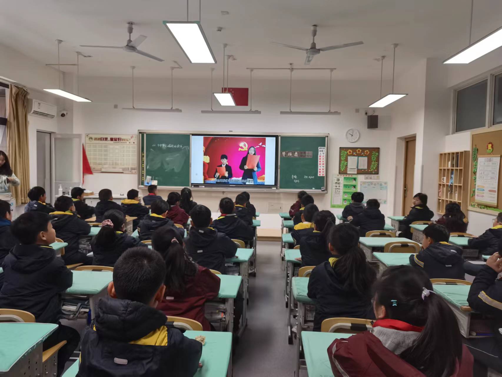四（6）班升旗仪式通讯稿_html_282bbfc6.jpg