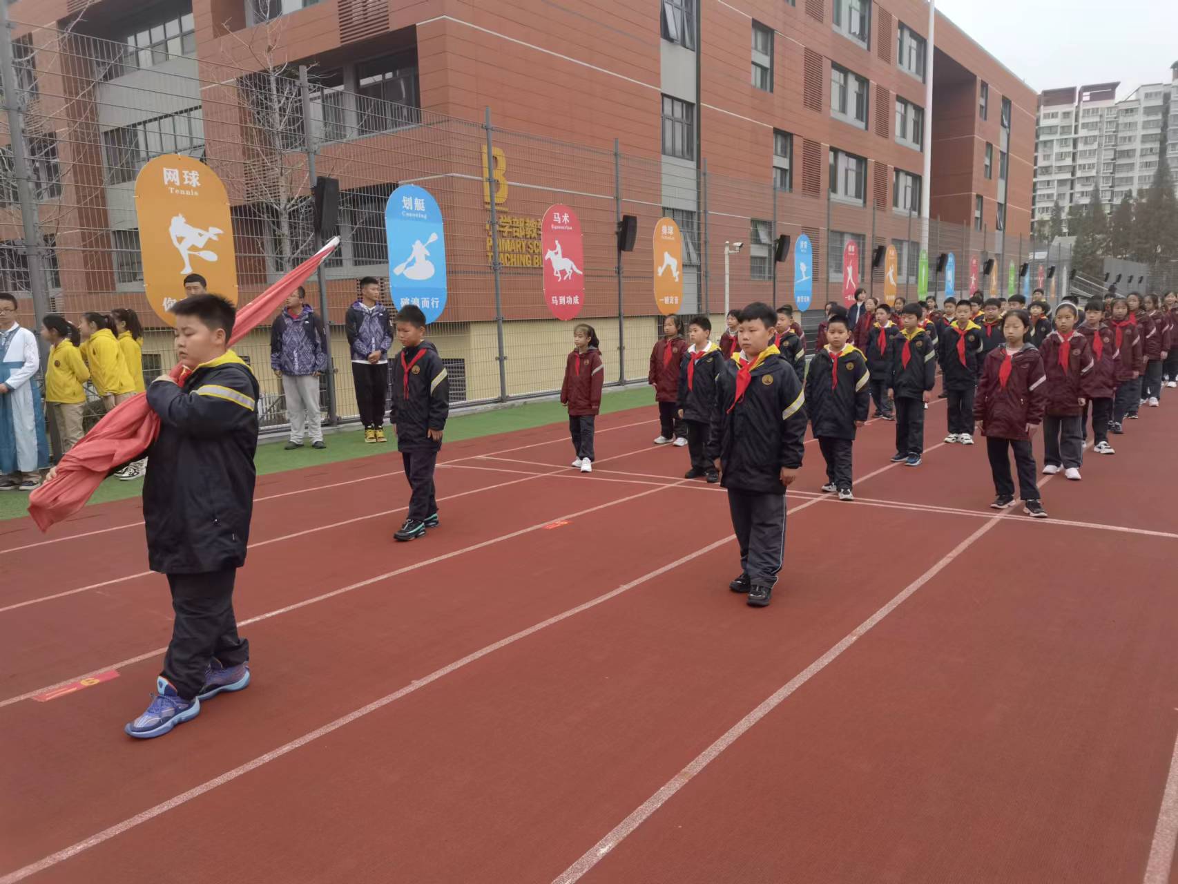 四（6）班升旗仪式通讯稿_html_m37e59584.jpg