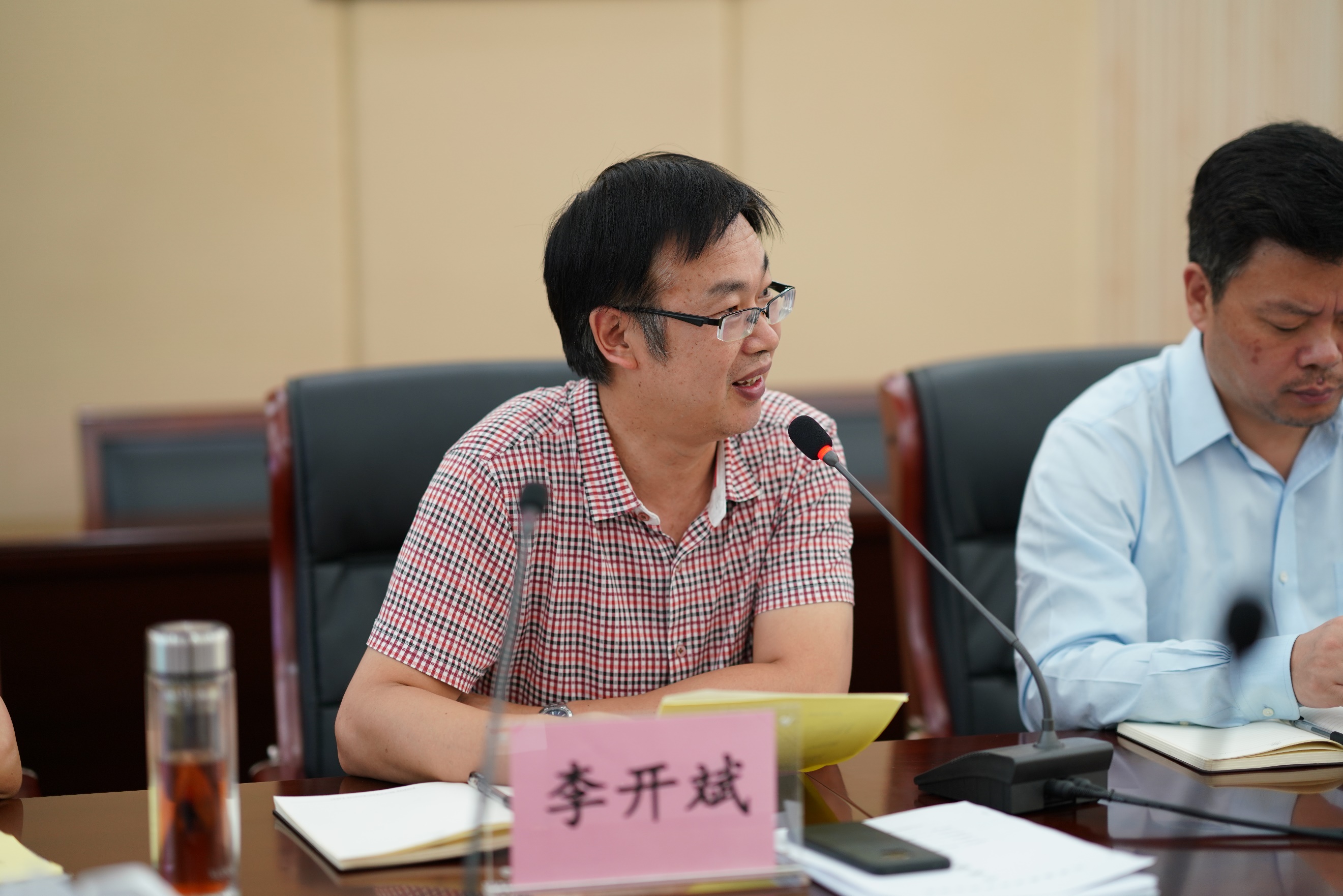 9.5省市级课题中期校本论证会_html_m4c4c8f36.jpg