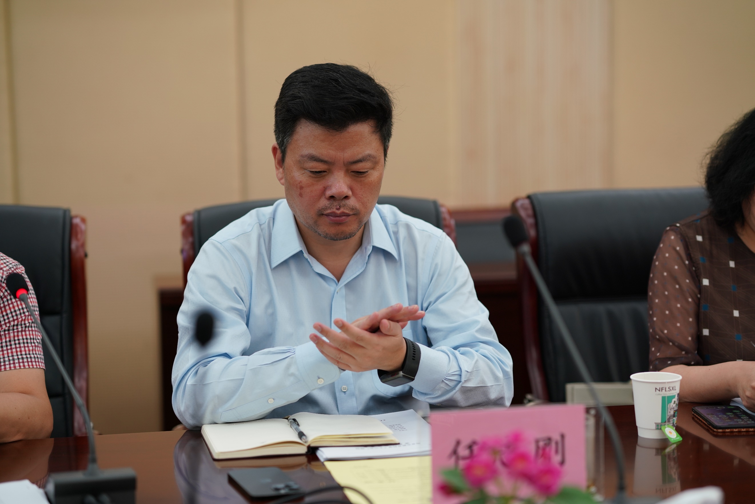 9.5省市级课题中期校本论证会_html_1456ec6e.jpg