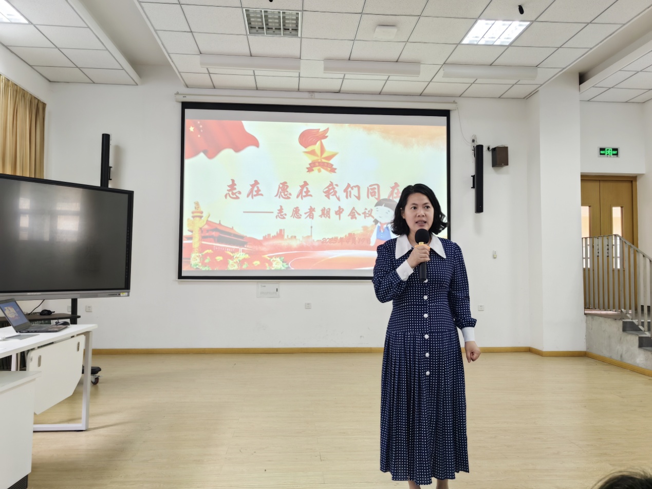 志愿者期中表彰通讯稿_html_28150623.jpg