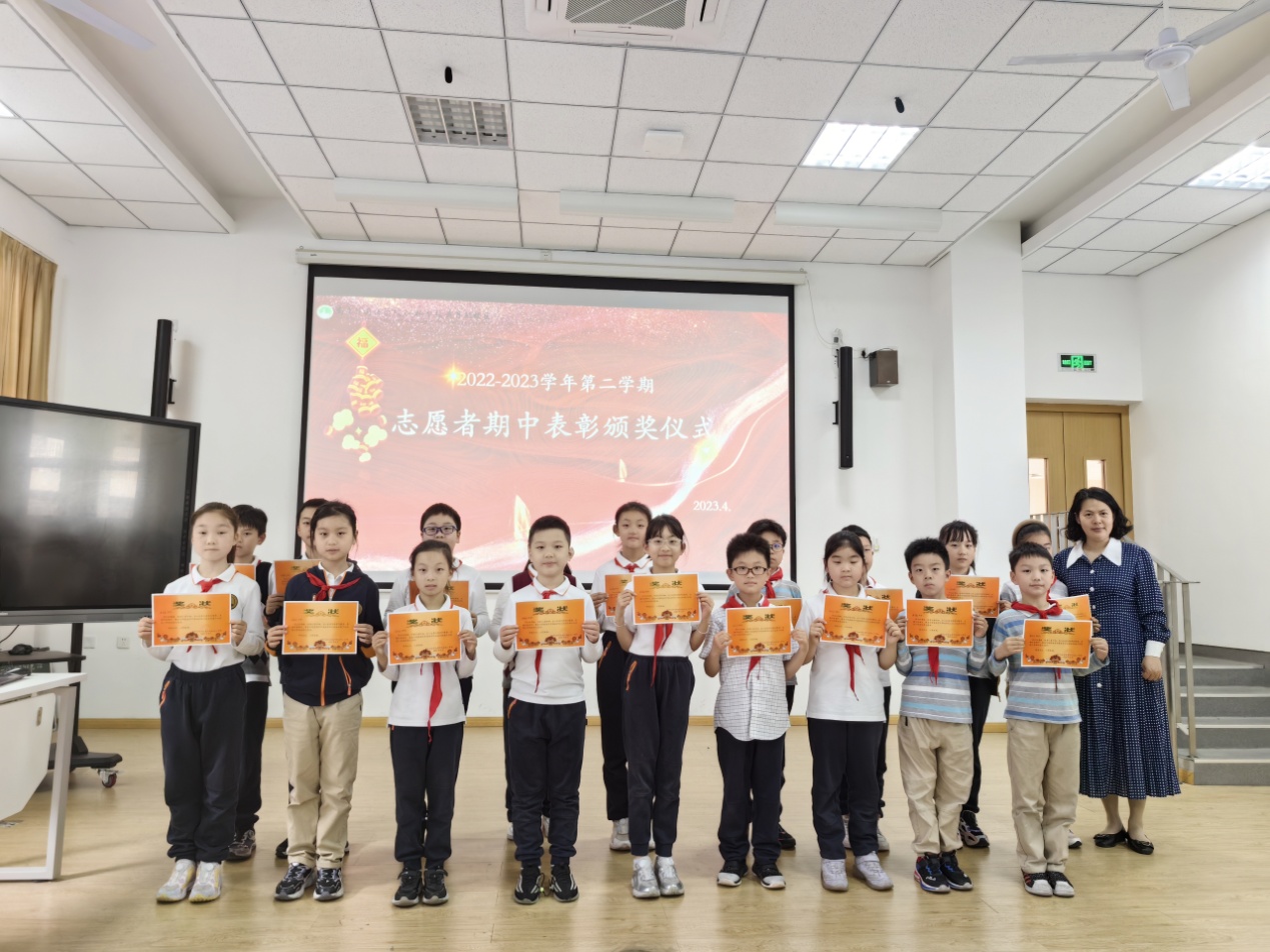 志愿者期中表彰通讯稿_html_m51713438.jpg