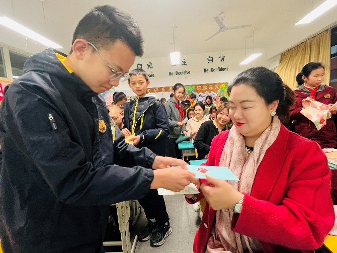六年级家长会_html_m5267ea5b.jpg