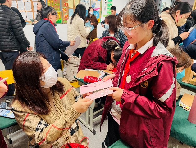六年级家长会_html_m786f80c2.jpg