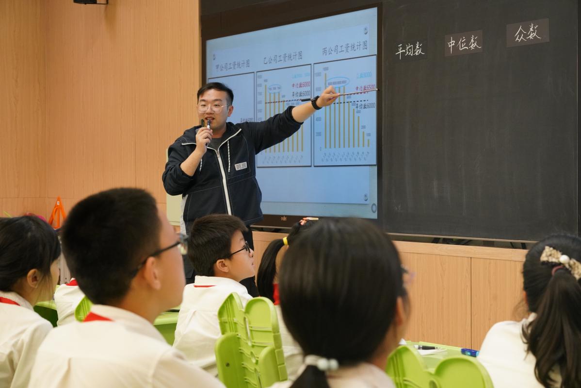 校园网数学组报道稿_html_m4310a2a.jpg