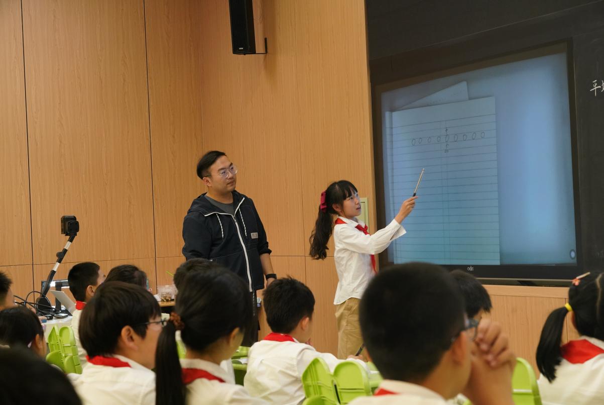 校园网数学组报道稿_html_fdb1573.jpg