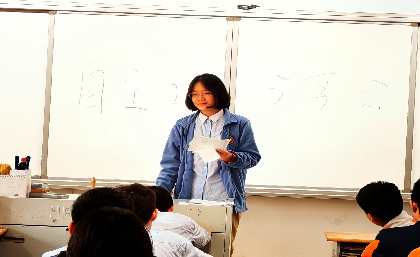 九4新闻稿2（班会）_html_7de00367.jpg