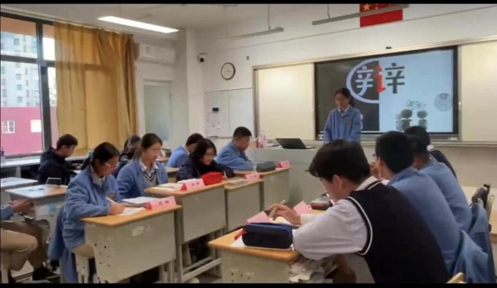 11月辩论会通讯稿（九3李南希）_html_76c04d30.jpg