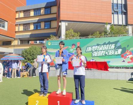 逐梦绿茵场  6班 新闻稿_html_m5be8626e.jpg