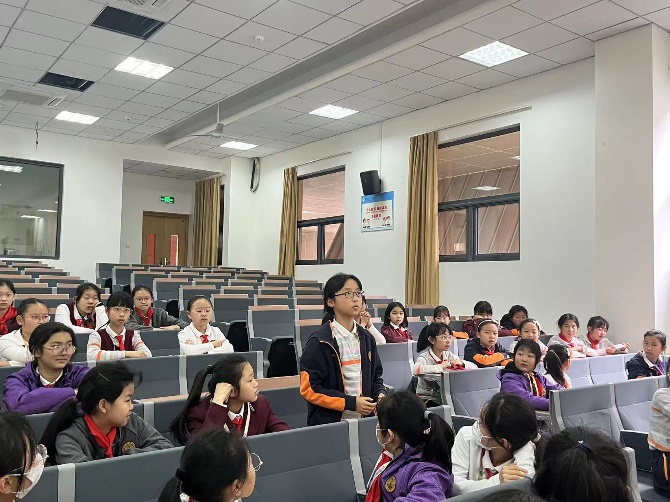 2023.4.13护航青春助成长——小学部女生青春期健康知识小讲座新闻稿_html_m30b30a53.jpg