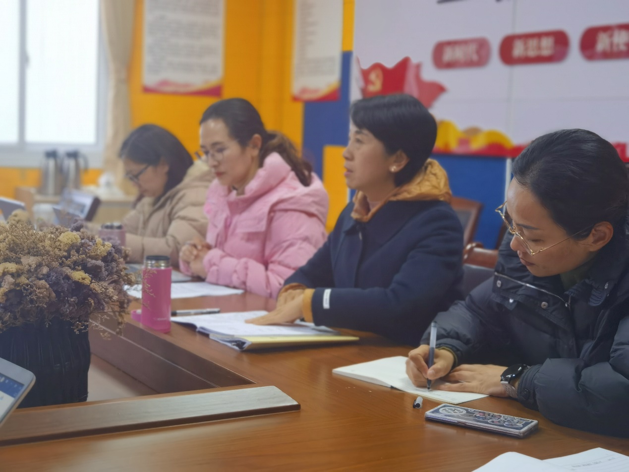 “科艺传承，快乐成长”—小学部综合学科“课程建设”专题研讨报道(2)_html_7fa26083.jpg