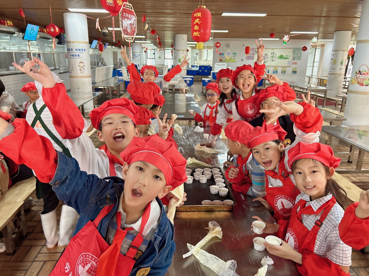 三（5）班校园网报道劳动实践_html_3626d544.jpg
