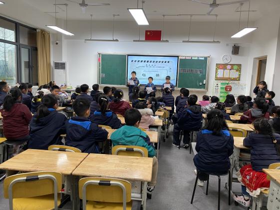 校园网报道(1)(1)(1)_html_ma03c881.jpg