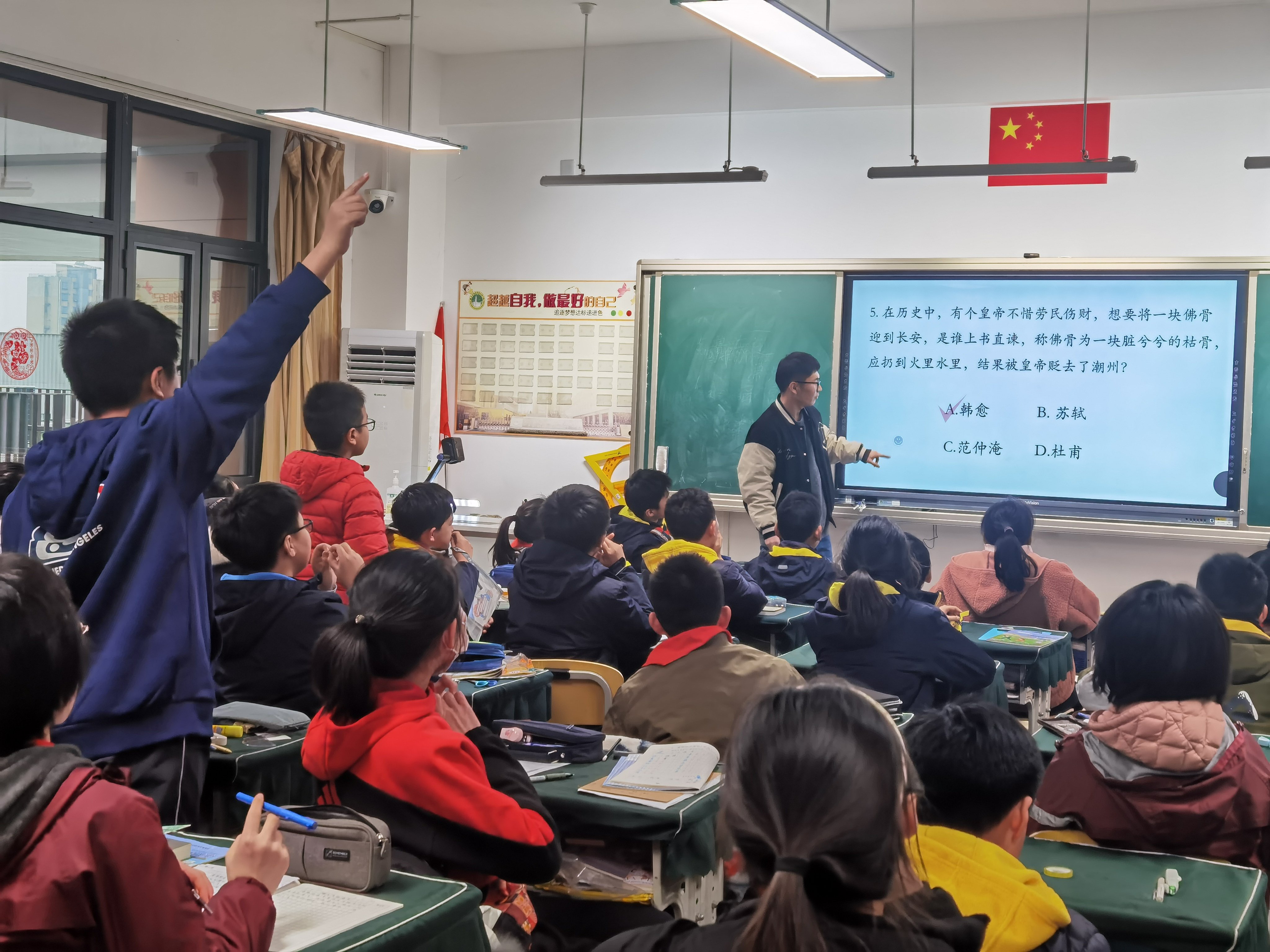 校园网报道(1)(1)(1)_html_33bb872f.jpg