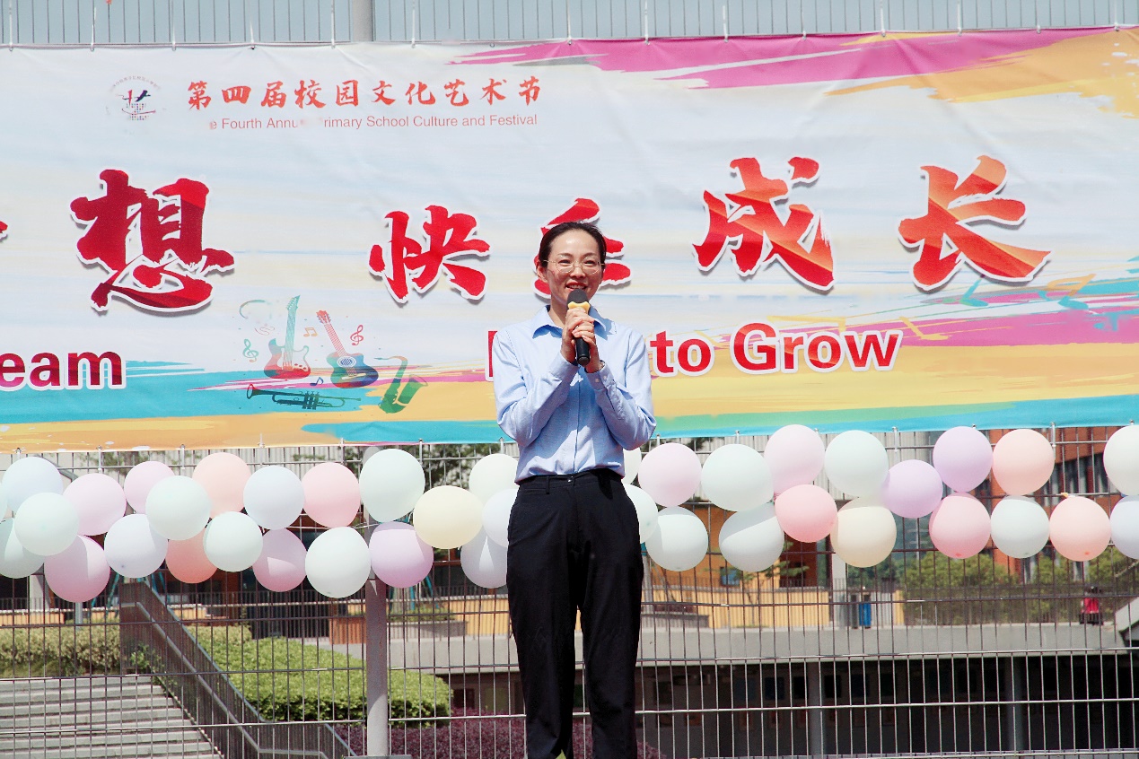 怀抱梦想  快乐成长——三（2）班升旗仪式暨艺术节开幕式_html_m20442cc2.jpg