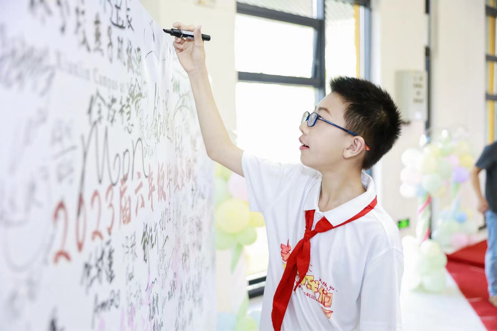 毕业典礼推送报道_html_m5c4decd6.jpg