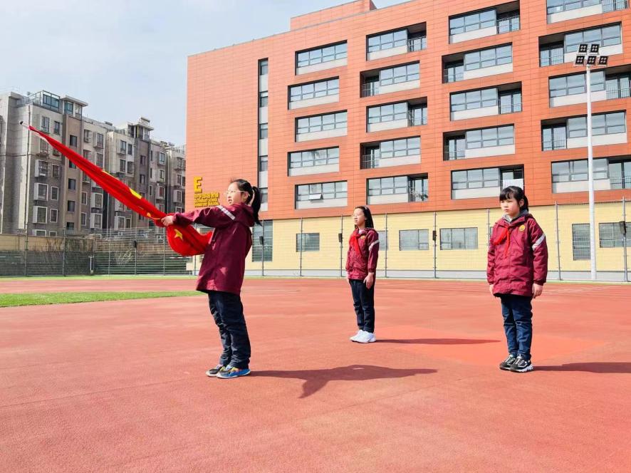 四（4）班升旗“消防在我心，安全伴我行 “报道_html_563739c.jpg