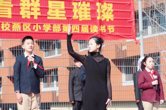 五（3）读书节闭幕式班升旗仪式报道稿_html_m6bb8e4ab.jpg