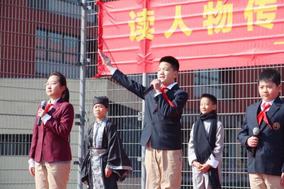 五（3）读书节闭幕式班升旗仪式报道稿_html_33c89f73.jpg