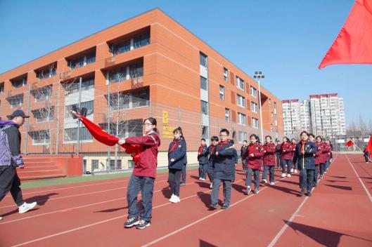 五（3）读书节闭幕式班升旗仪式报道稿_html_m11cd1f2f.jpg
