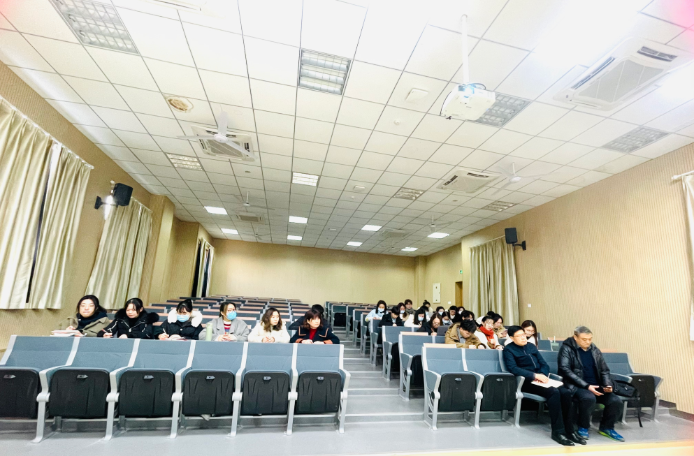 专家引领促成长 教师乐学寻突破_html_m28d5c0c8.png
