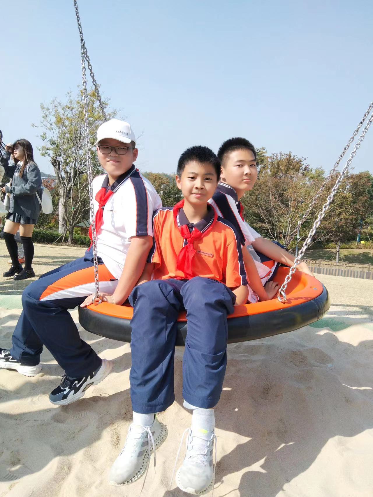 荡秋千.jpg
