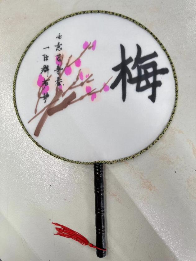 第14周通讯稿 夏日执扇方得友善 5.14  改_html_m40190a3e.jpg