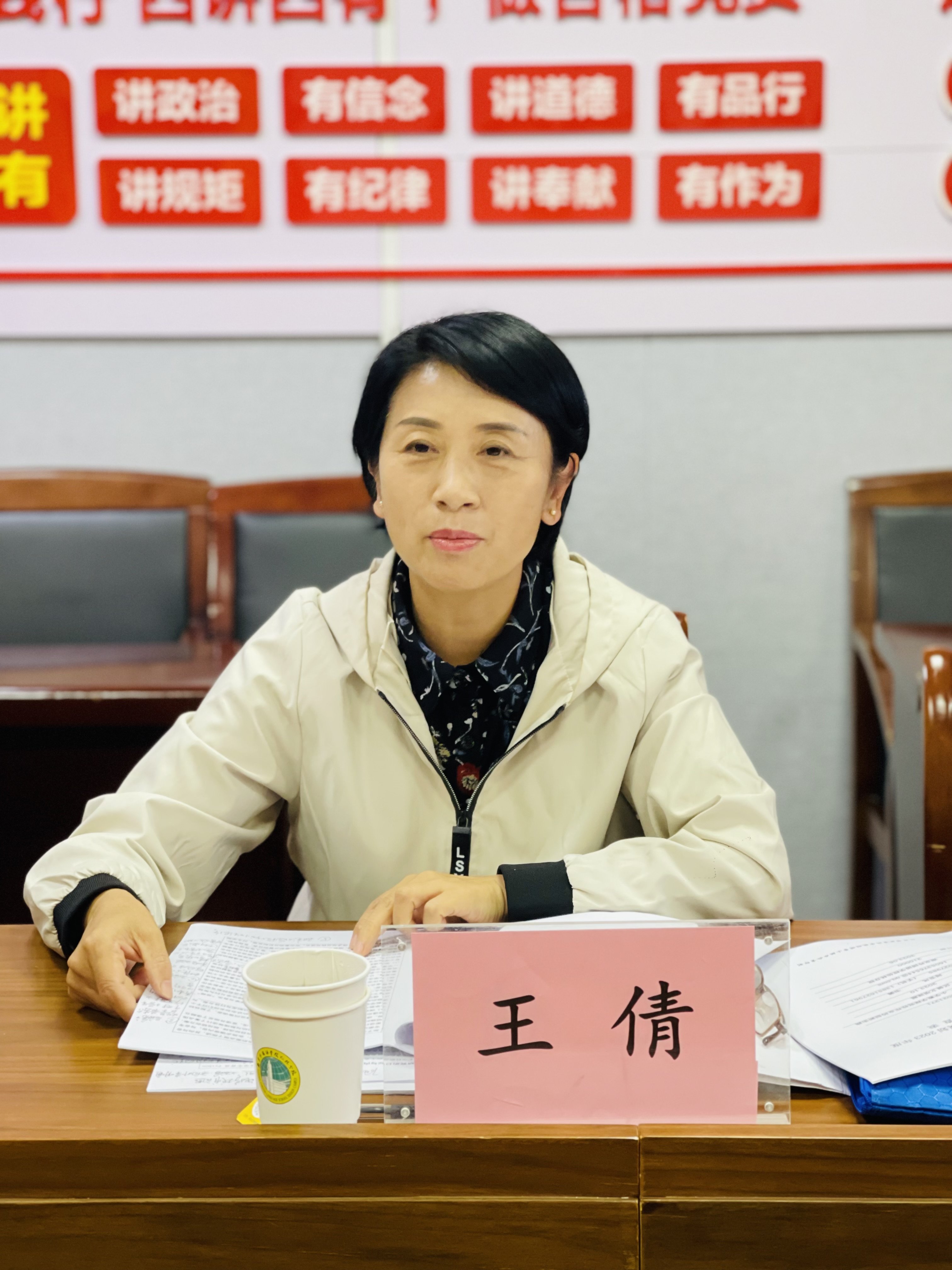 【1023】中期校本论证活动报道_html_m4dc3bffa.jpg