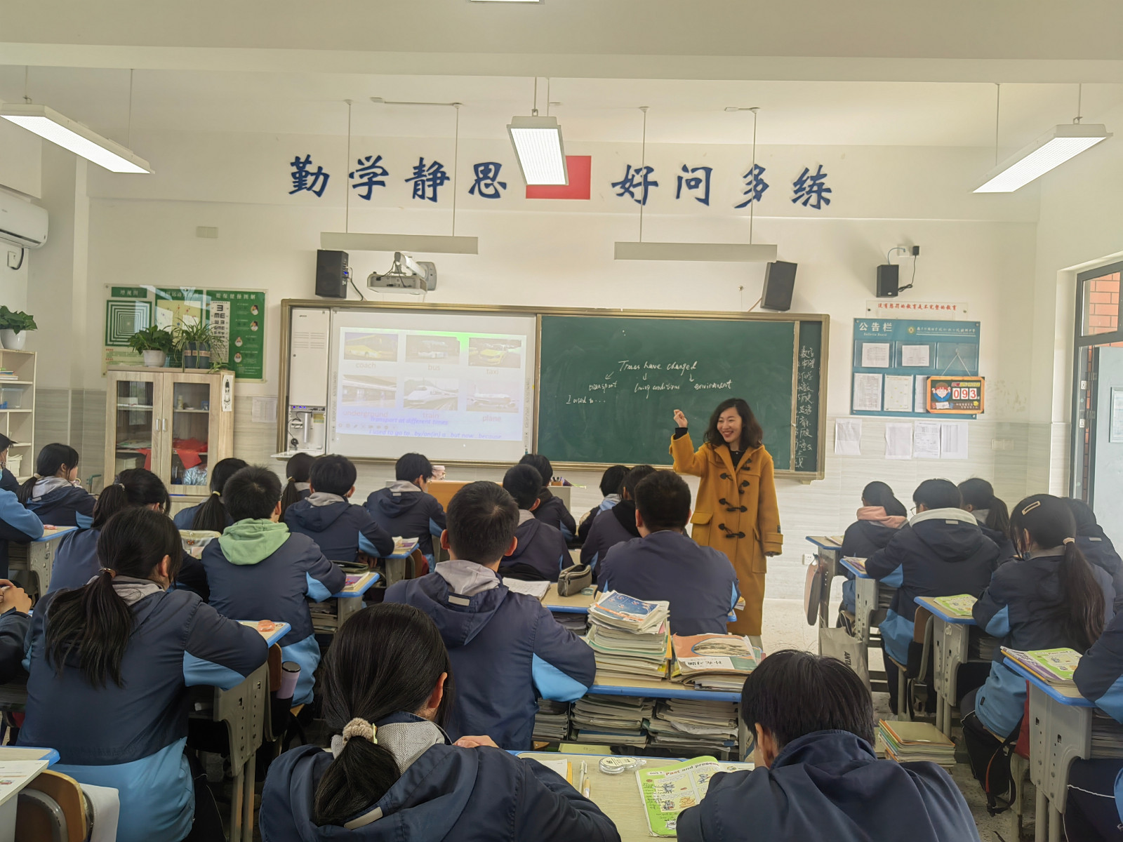 林瑶在上课.jpg
