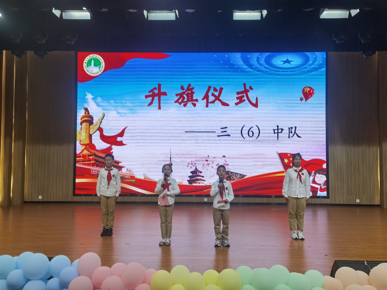 七彩童年 向阳生长 三6班升旗报道_html_7e8e11b6.jpg