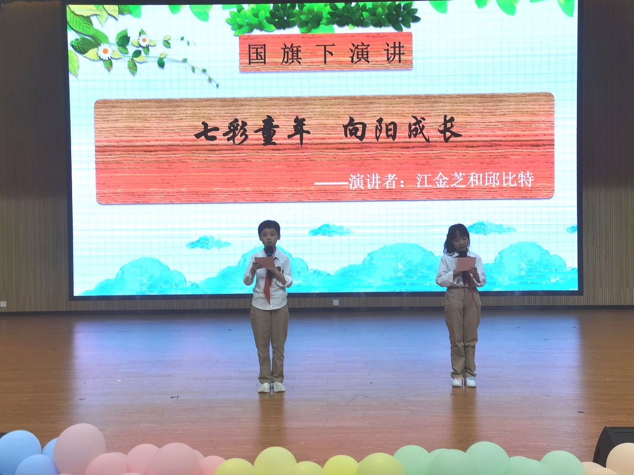 七彩童年 向阳生长 三6班升旗报道_html_4fbad985.jpg