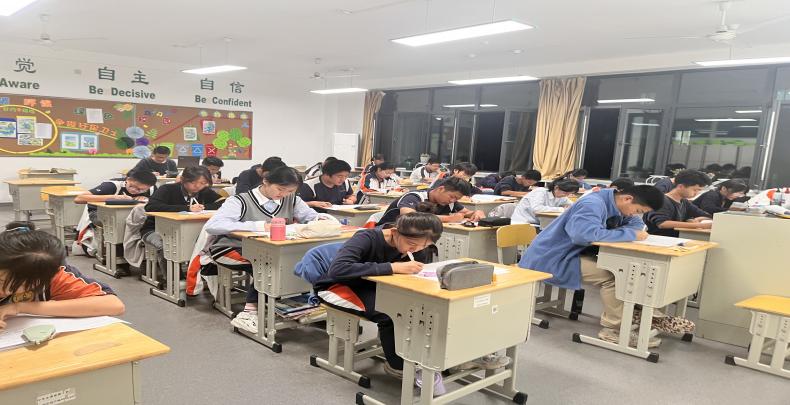 九6班新闻稿 身边的榜样_html_m2d34f9f9.jpg