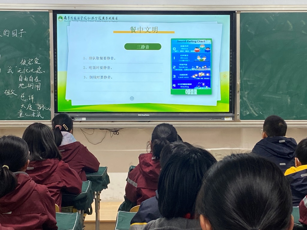 “心有阳光，行为儒雅”养成教育之文明就餐(1)_html_m72fb0a01.jpg