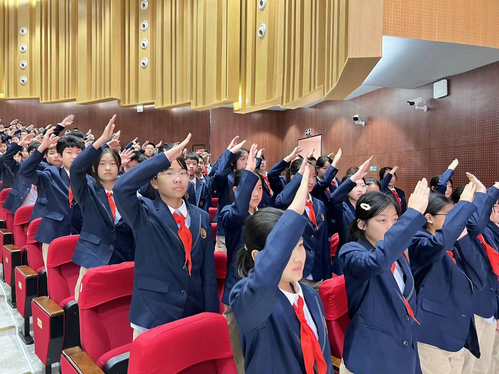 红领巾.jpg