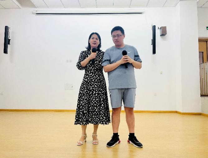 榜样引领  助力成长——六年级优秀毕业生分享会新闻稿_html_m70e718d4.jpg