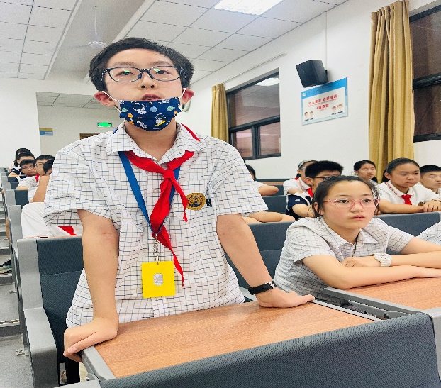 榜样引领  助力成长——六年级优秀毕业生分享会新闻稿_html_142ae4e5.jpg