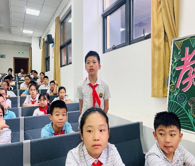榜样引领  助力成长——六年级优秀毕业生分享会新闻稿_html_m508b868f.jpg