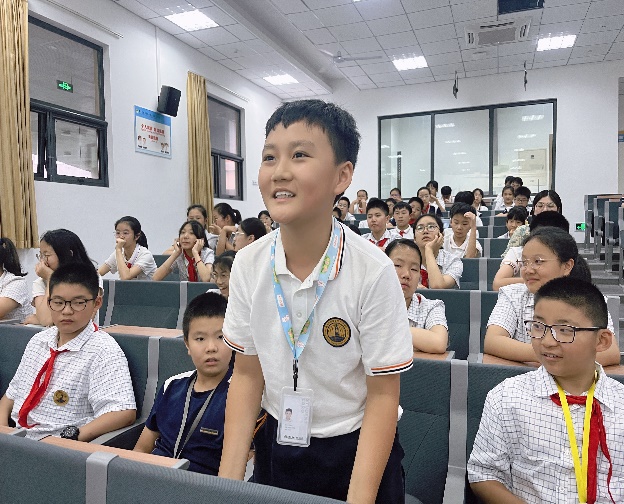榜样引领  助力成长——六年级优秀毕业生分享会新闻稿_html_37205324.jpg