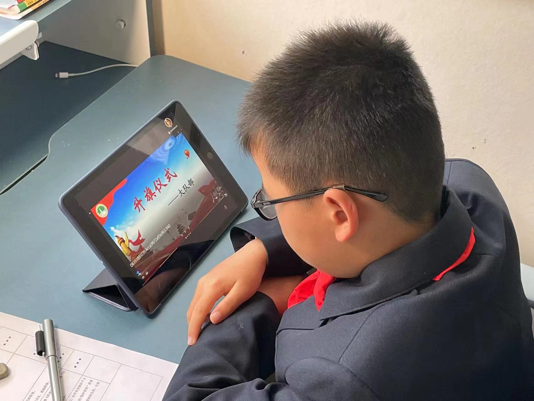 线上升旗仪式推文(1)_html_f347f14.jpg