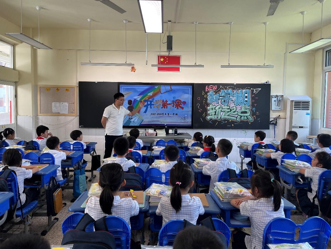 开学报到当天的报道_html_m6249a6be.jpg