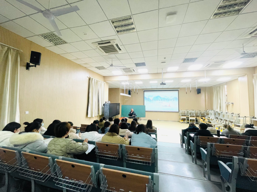 专家引领促成长 教师乐学寻突破_html_m51f49b24.png