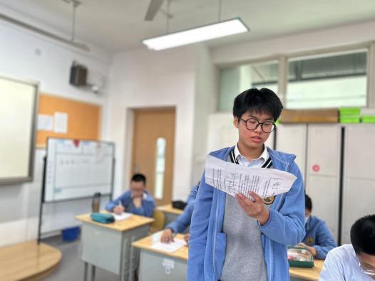 九1  辩论赛通讯稿_html_m1d5d2cbc.jpg